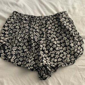 brandy melville cute floral shorts